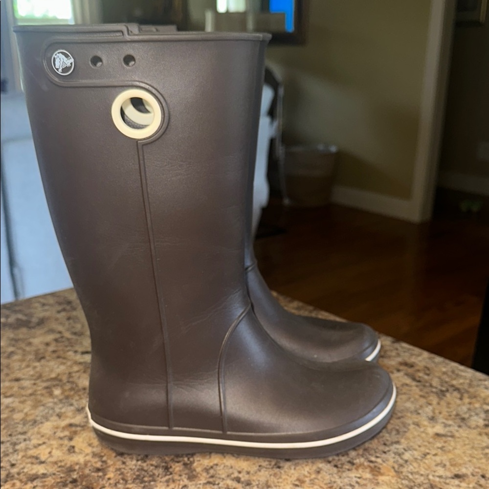 CROCS WOMENS 7 Brown Rain Boots with JIBBITZ